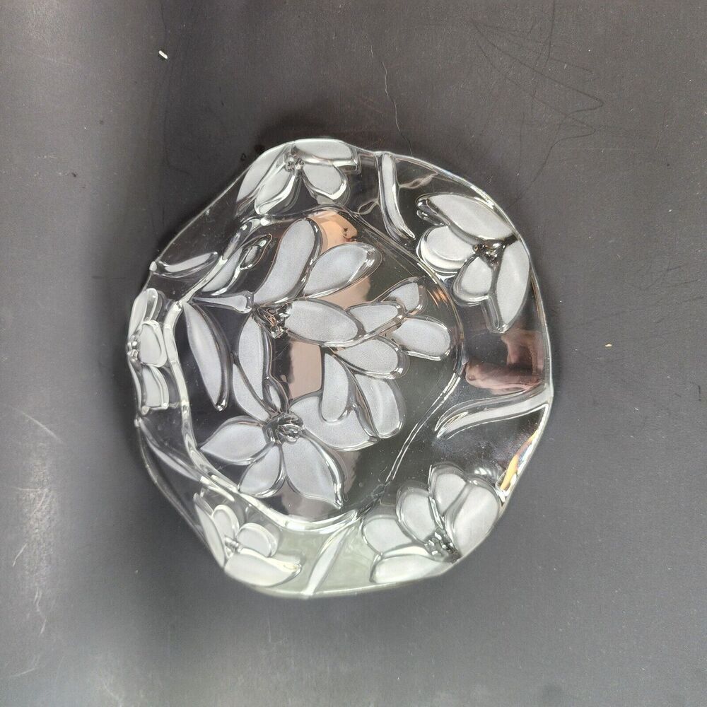 6 Embossed Floral Dinner Plate Clear Thick Glass Textured 8" Wavy Edge Stunning - Picture 7 of 16